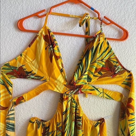 Yellow Green Backless Halter Sundress - Picture 4 of 7